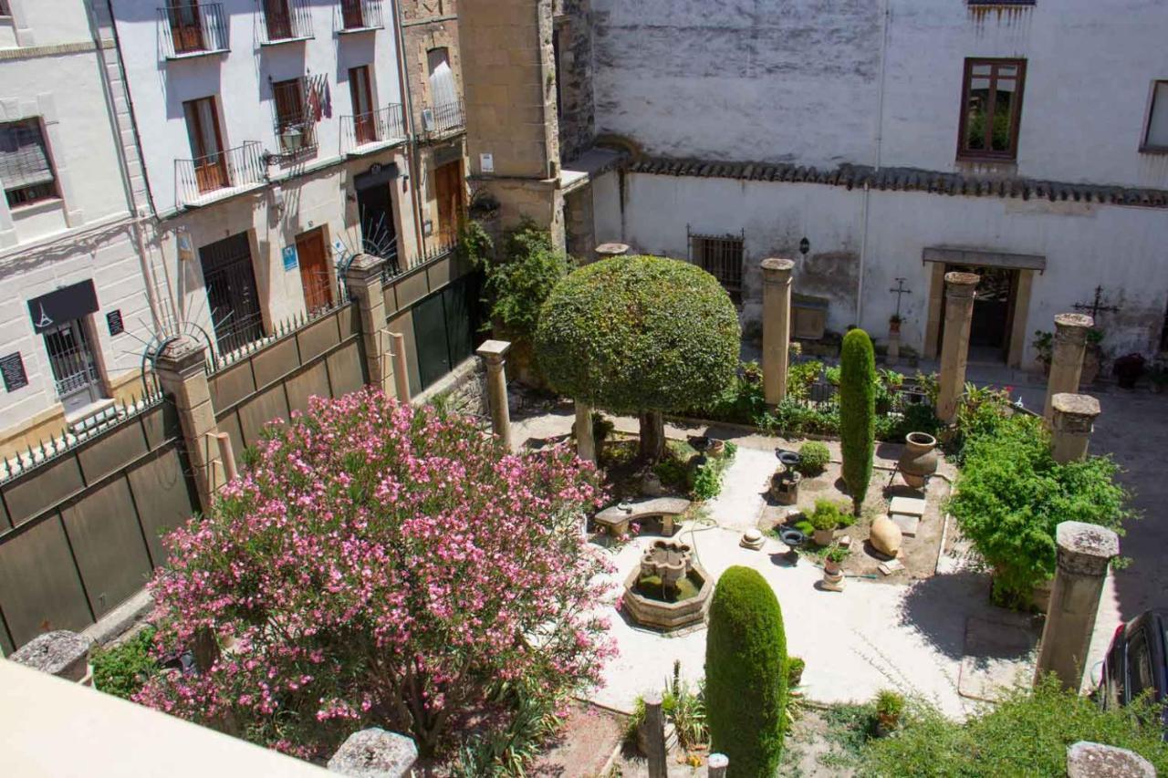 Apartamentos Tres Llaves Palacio De Vela De Los Cobos Úbeda Extérieur photo