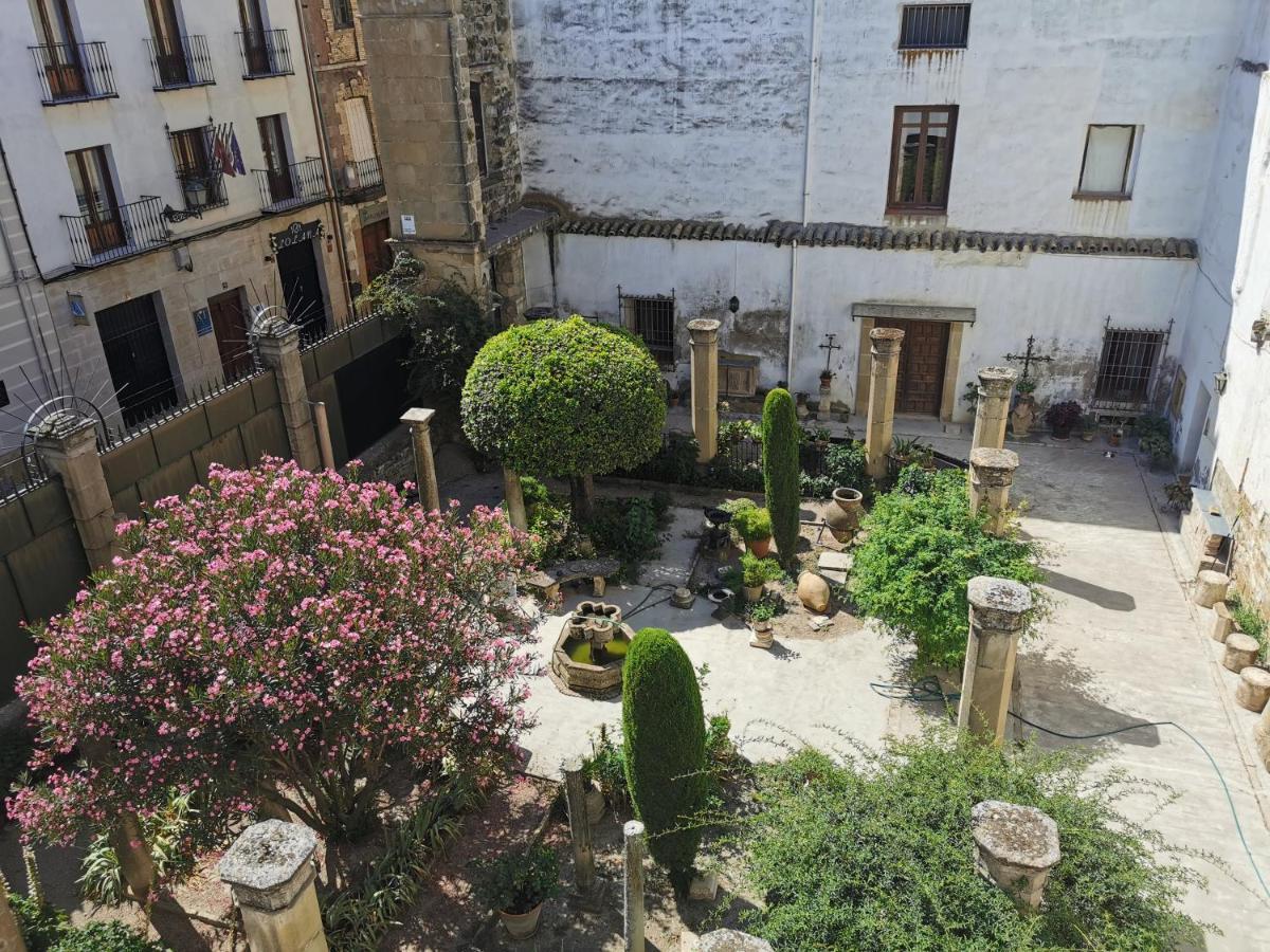 Apartamentos Tres Llaves Palacio De Vela De Los Cobos Úbeda Extérieur photo